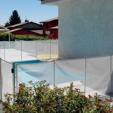 B&B Villa Monterosa con Piscina Castronno Exterior foto